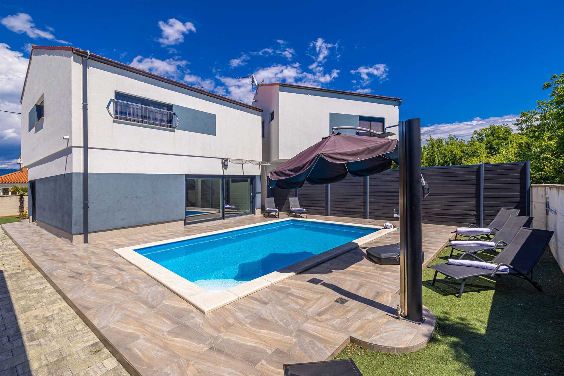 Holiday house VILLA GEORGE with heated pool