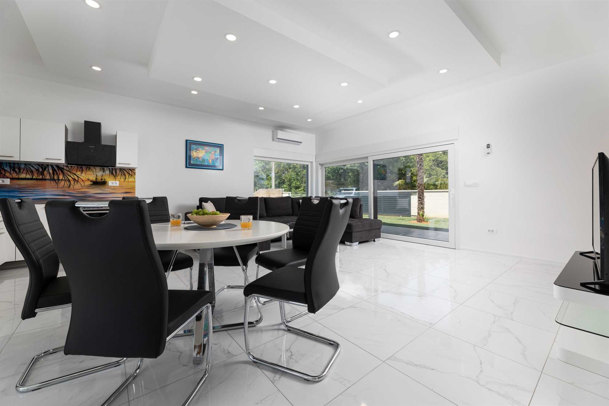 Holiday house VILLA GEORGE with heated pool