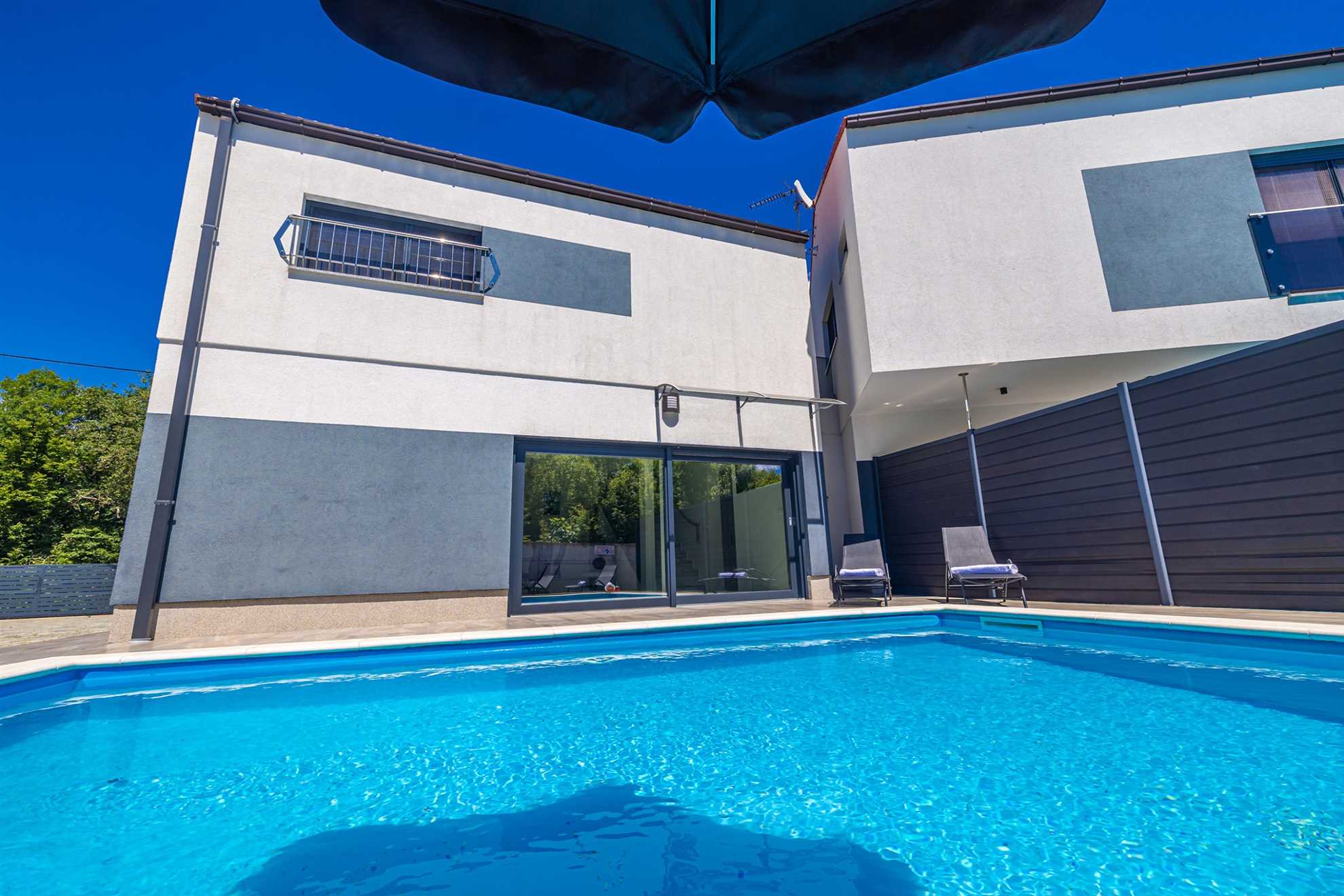 Holiday house VILLA GEORGE with heated pool