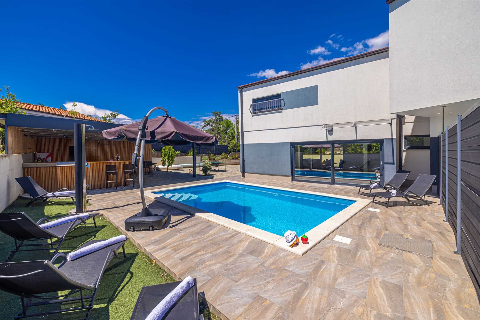 Holiday house VILLA GEORGE with heated pool