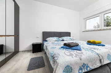 3-Bedroom House with Private Pool & Jacuzzi in Hlapa