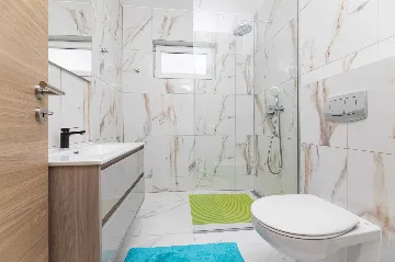 3-Bedroom House with Private Pool & Jacuzzi in Hlapa