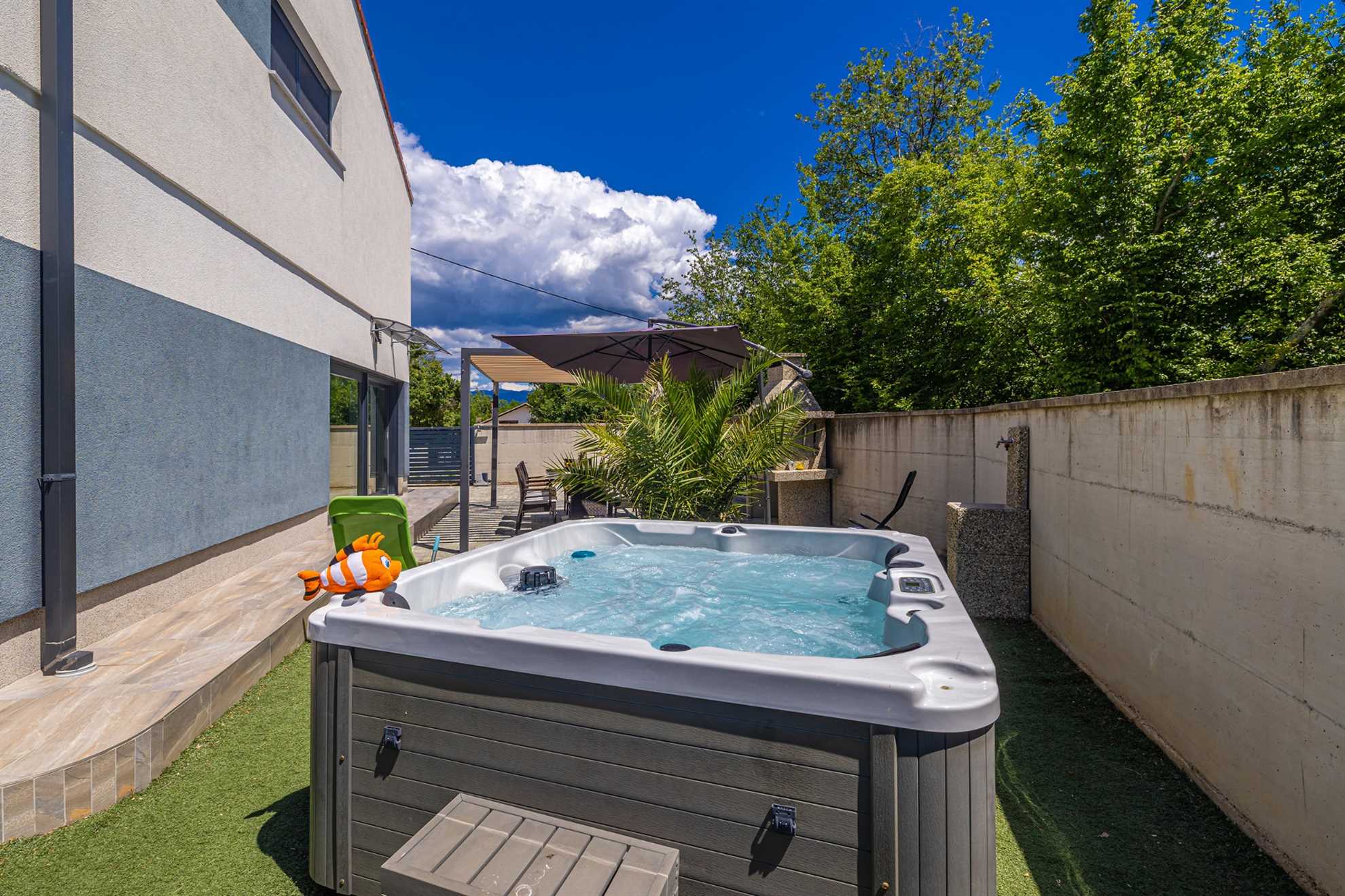 Holiday house VILLA VERONIQ with pool and jacuzzi