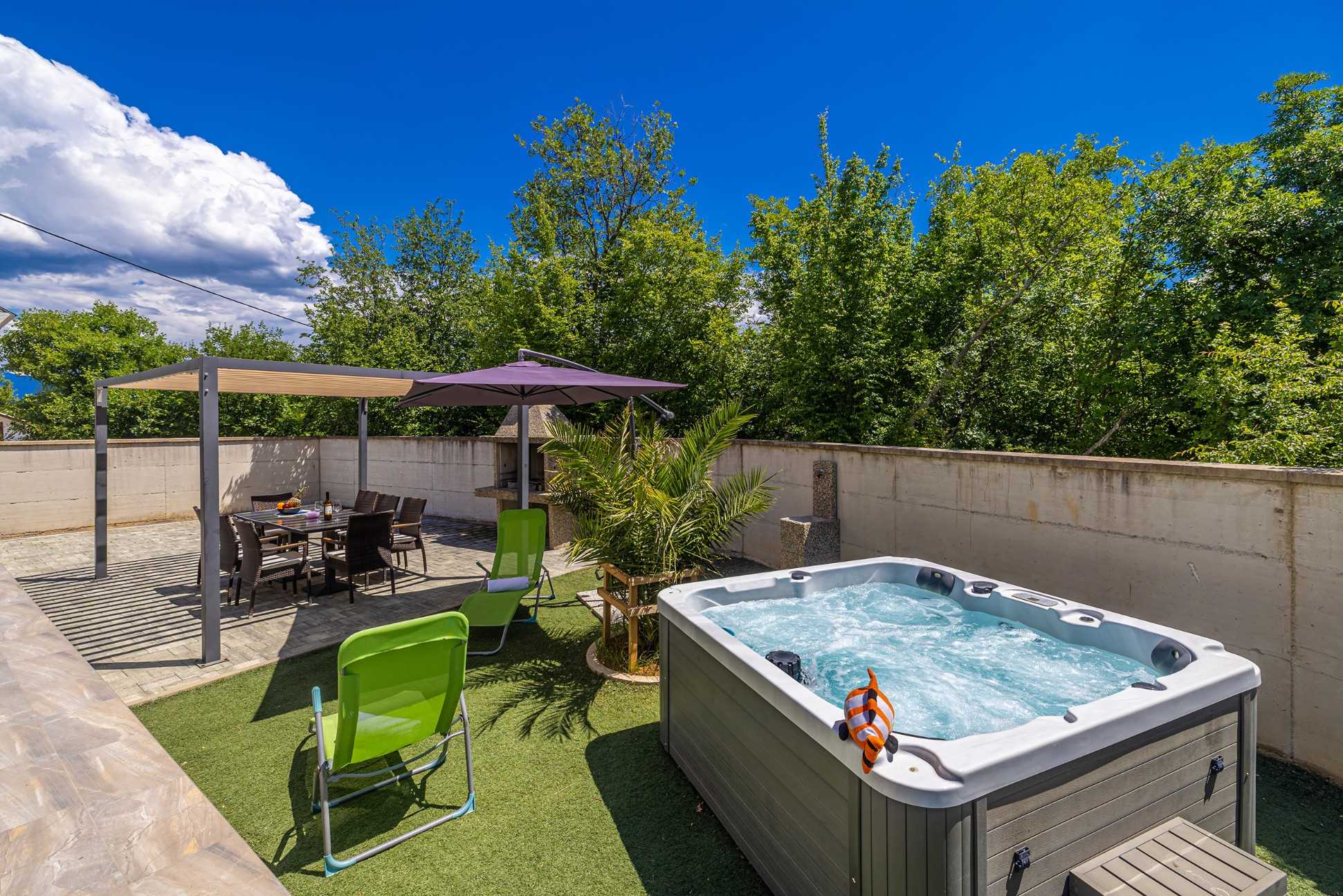 Holiday house VILLA VERONIQ with pool and jacuzzi
