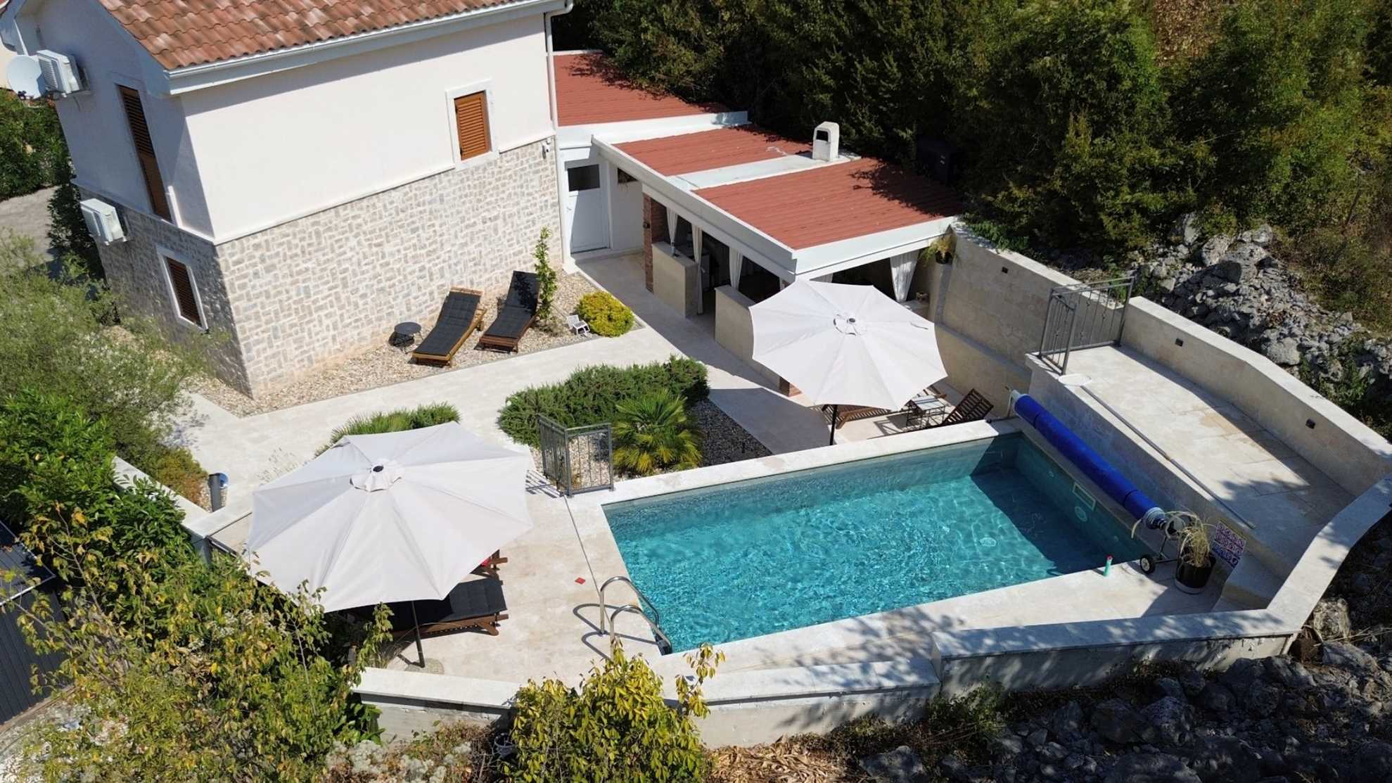 Villa OASA mit privatem beheiztem Pool
