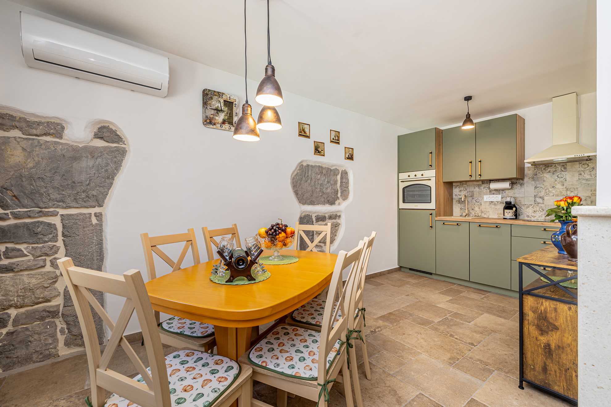 Holiday house SAN LEONARDO with private pool
