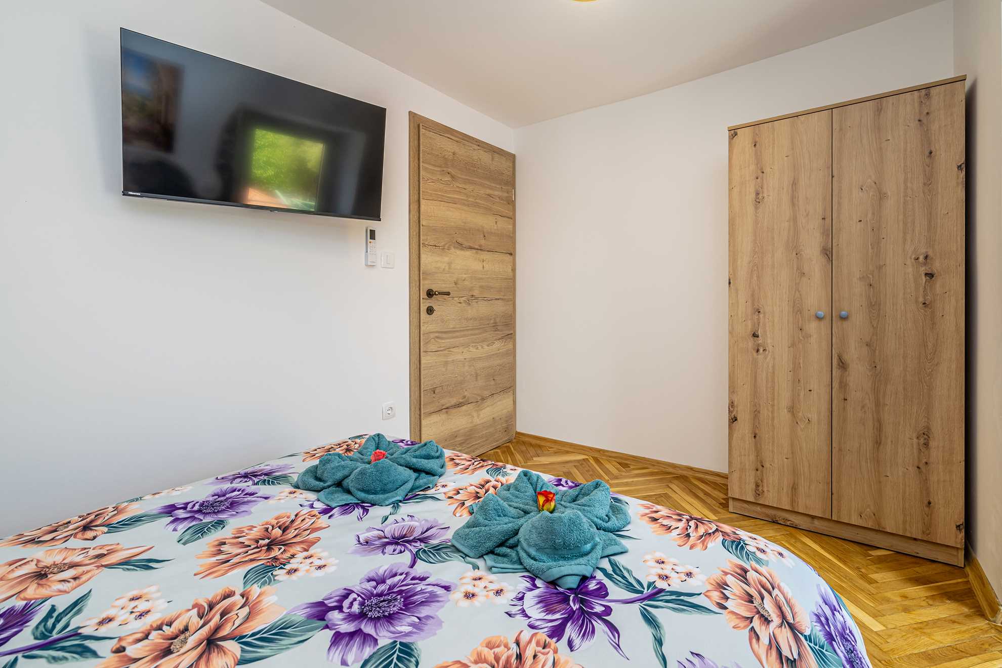 Holiday house SAN LEONARDO with private pool