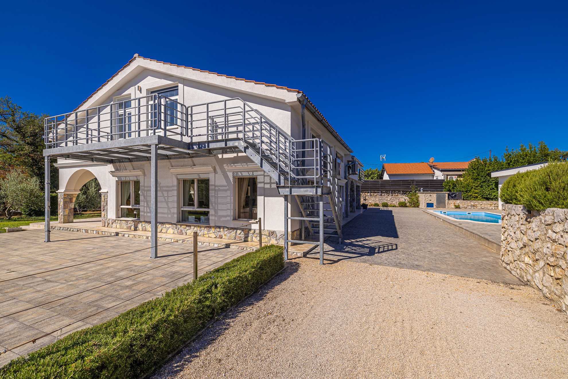 Apartman ADVIMA s privatnim grijanim bazenom