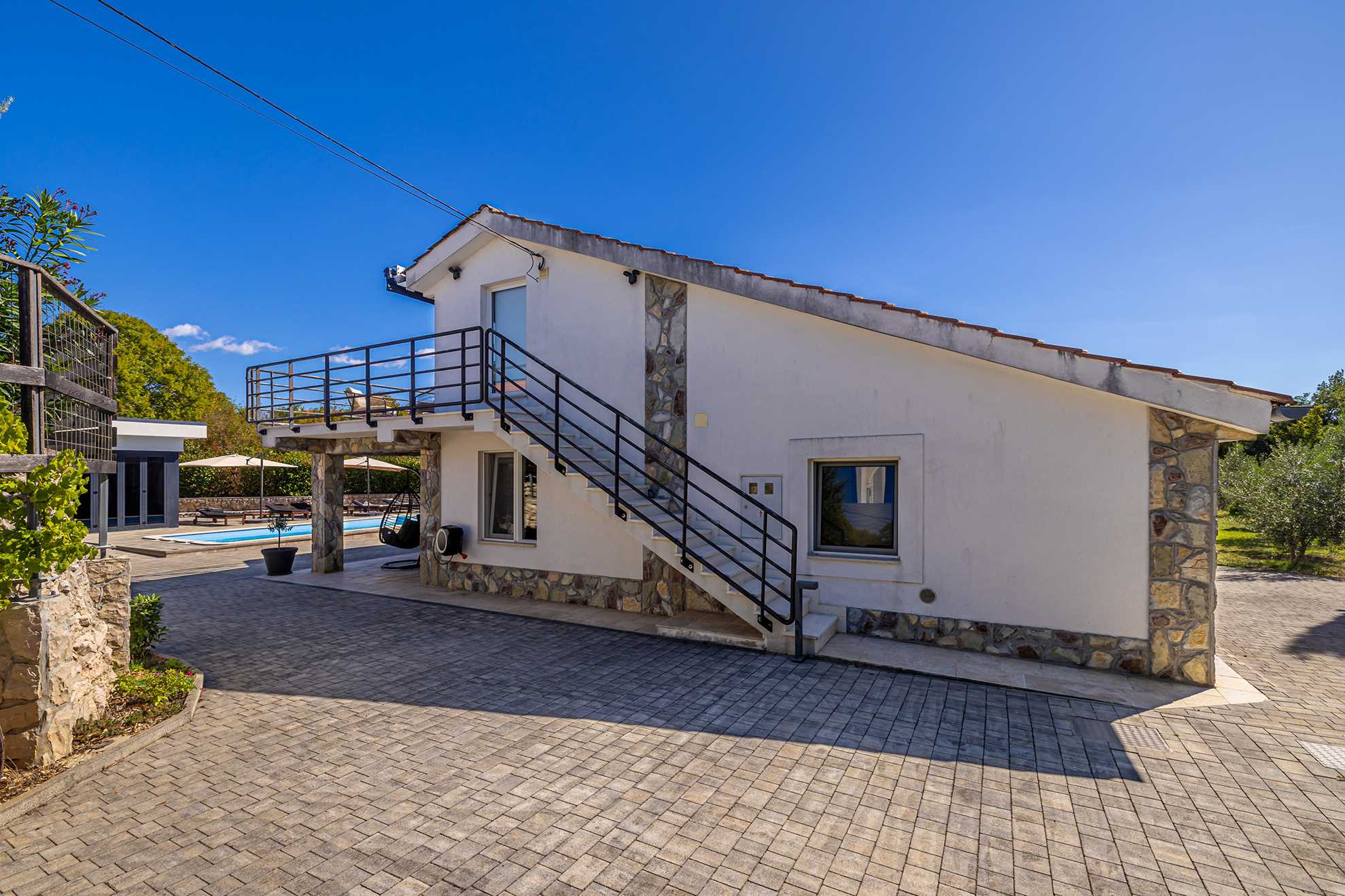 Apartman ADVIMA s privatnim grijanim bazenom