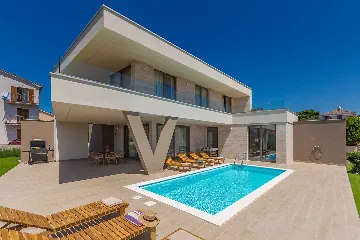 Villa in Linardići with Private Heated Pool and Sauna