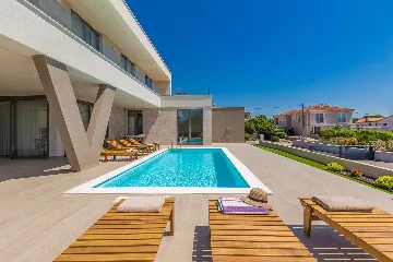 Villa in Linardići with Private Heated Pool and Sauna