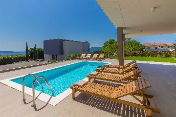 Villa in Linardići with Private Heated Pool and Sauna