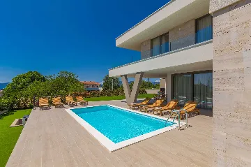 Villa in Linardići with Private Heated Pool and Sauna
