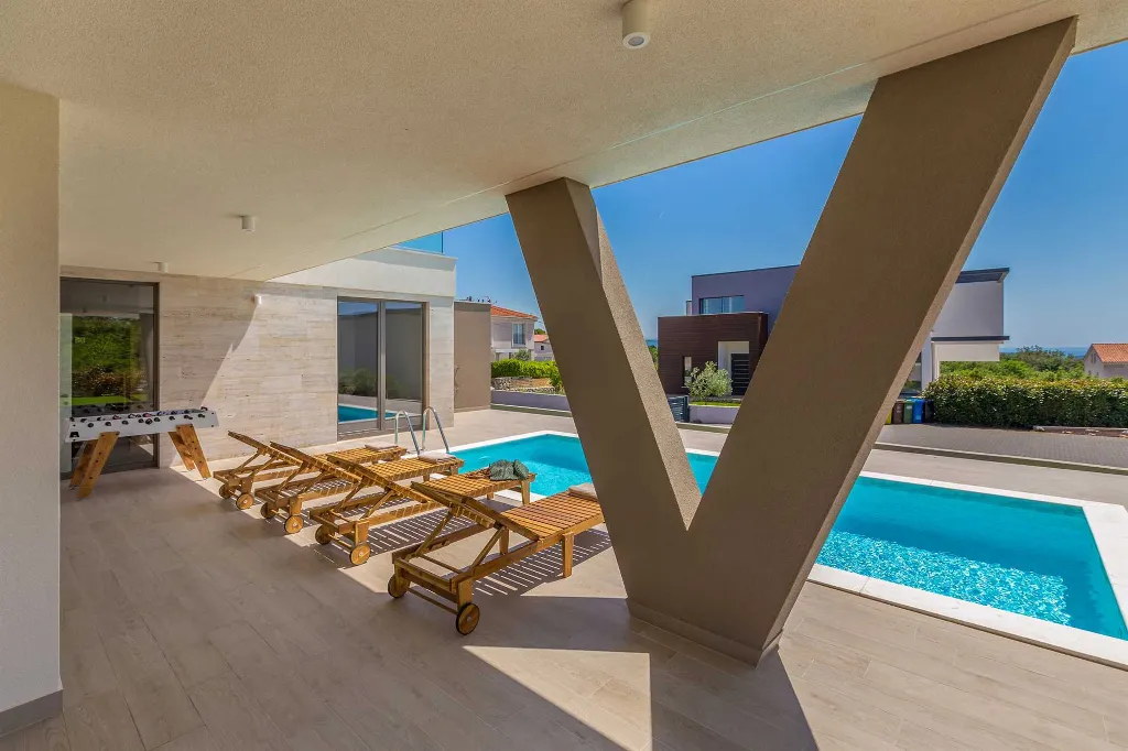 Villa in Linardići with Private Heated Pool and Sauna