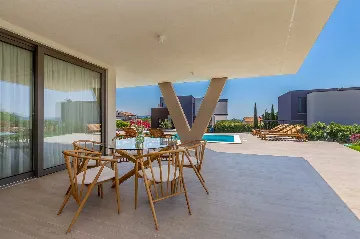 Villa in Linardići with Private Heated Pool and Sauna