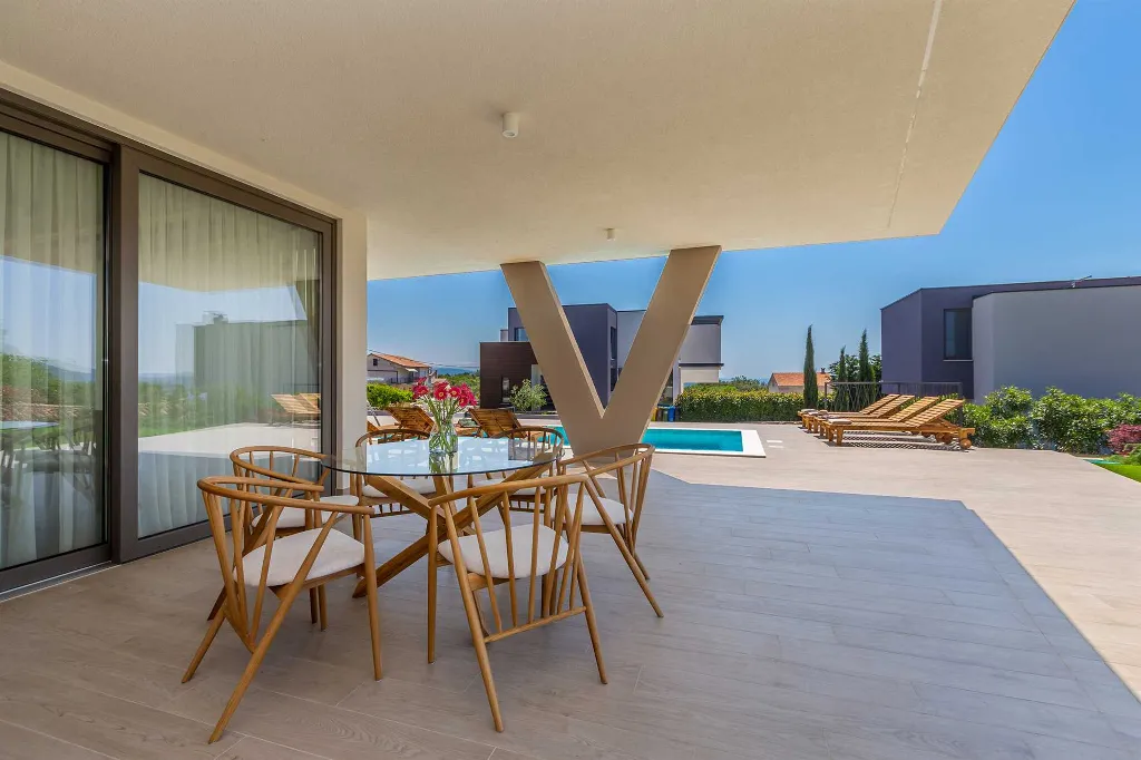 Villa in Linardići with Private Heated Pool and Sauna