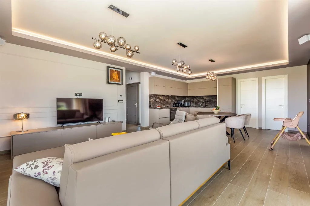 Villa in Linardići with Private Heated Pool and Sauna