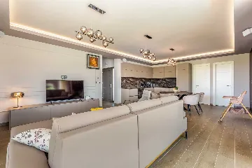 Villa in Linardići with Private Heated Pool and Sauna