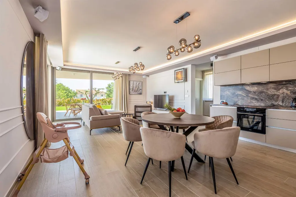 Villa in Linardići with Private Heated Pool and Sauna