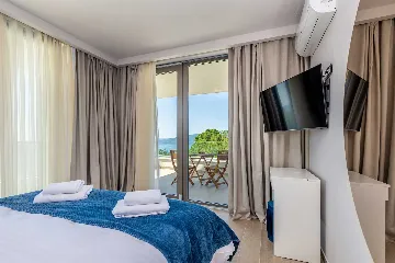 Villa in Linardići with Private Heated Pool and Sauna