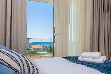 Villa in Linardići with Private Heated Pool and Sauna