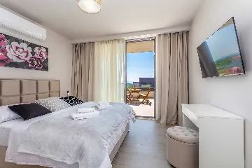 Villa in Linardići with Private Heated Pool and Sauna