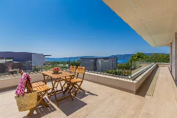 Villa in Linardići with Private Heated Pool and Sauna