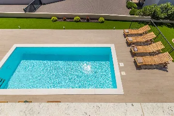 Villa in Linardići with Private Heated Pool and Sauna