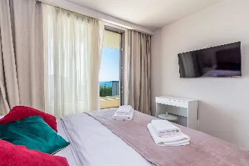 Villa in Linardići with Private Heated Pool and Sauna