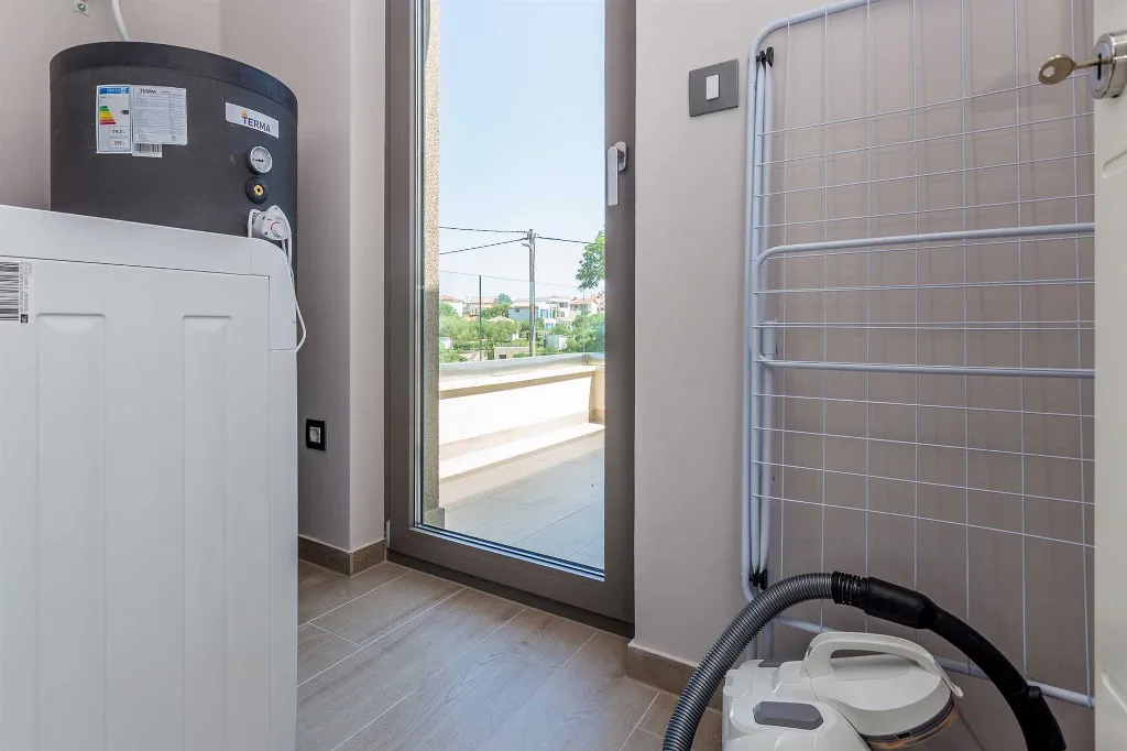 Villa in Linardići with Private Heated Pool and Sauna