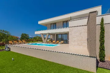 Villa in Linardići with Private Heated Pool and Sauna