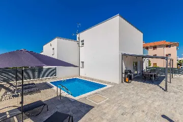 Three-Bedroom Villa with Heated Pool in Malinska