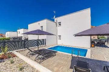 Three-Bedroom Villa with Heated Pool in Malinska