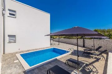 Three-Bedroom Villa with Heated Pool in Malinska