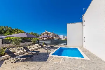 Three-Bedroom Villa with Heated Pool in Malinska