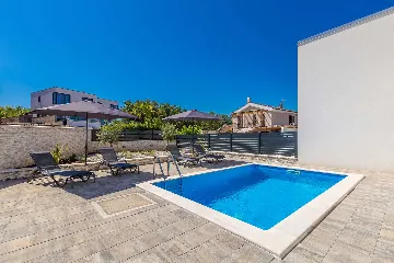 Three-Bedroom Villa with Heated Pool in Malinska