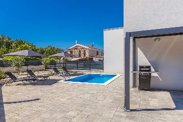 Three-Bedroom Villa with Heated Pool in Malinska