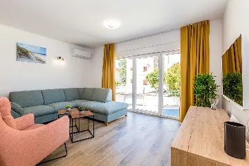 Three-Bedroom Villa with Heated Pool in Malinska