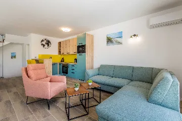 Three-Bedroom Villa with Heated Pool in Malinska