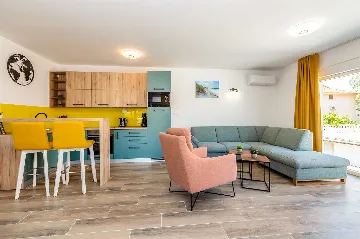 Three-Bedroom Villa with Heated Pool in Malinska