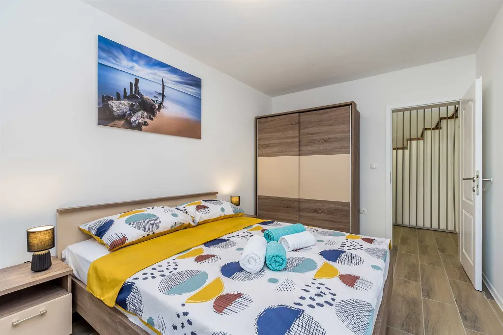 Three-Bedroom Villa with Heated Pool in Malinska