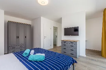 Three-Bedroom Villa with Heated Pool in Malinska