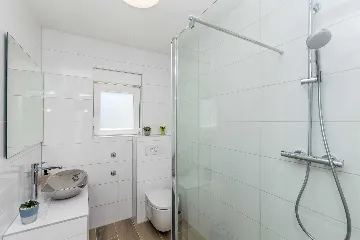 Three-Bedroom Villa with Heated Pool in Malinska