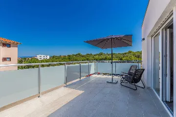 Three-Bedroom Villa with Heated Pool in Malinska