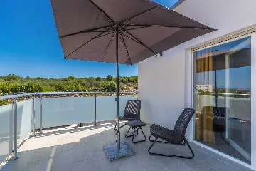 Three-Bedroom Villa with Heated Pool in Malinska