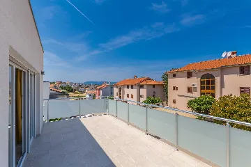 Three-Bedroom Villa with Heated Pool in Malinska