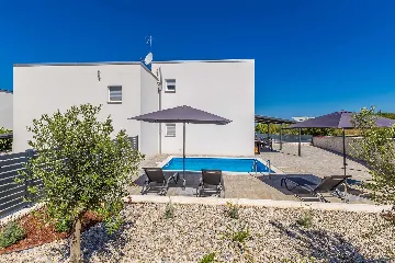 Three-Bedroom Villa with Heated Pool in Malinska