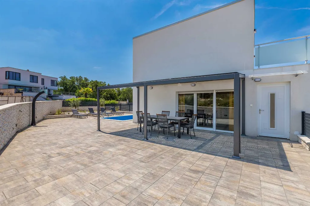 Three-Bedroom Villa with Heated Pool in Malinska