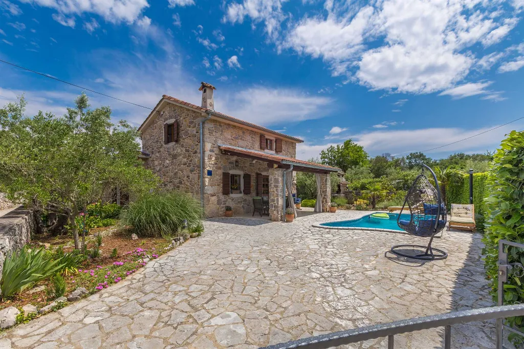 House with Private Pool for 4-5 in Sv. Ivan Dobrinjski