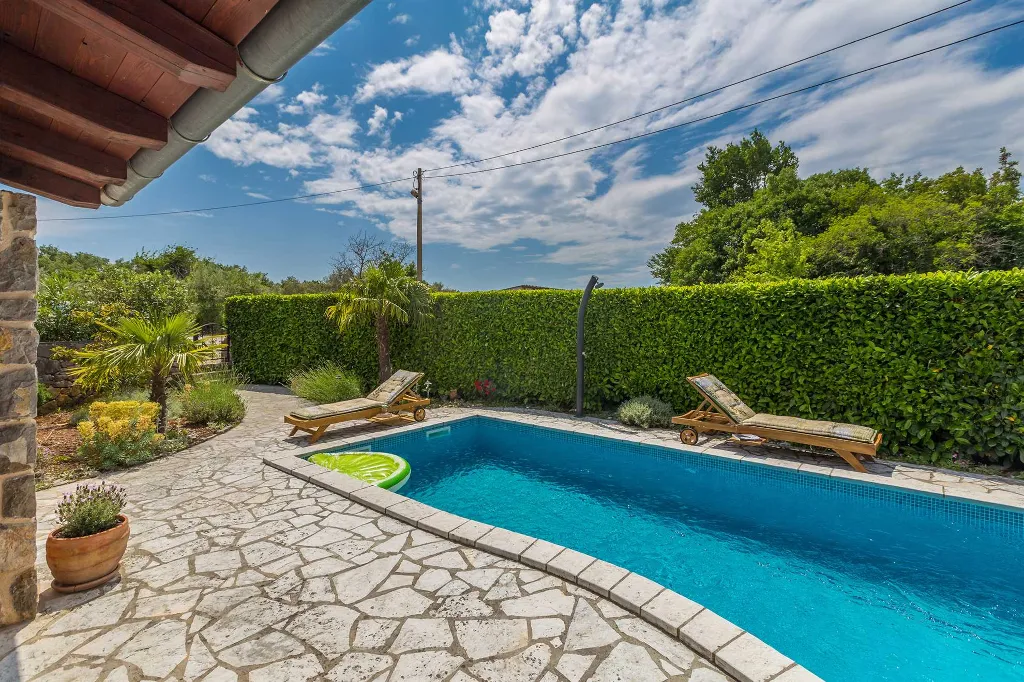 House with Private Pool for 4-5 in Sv. Ivan Dobrinjski